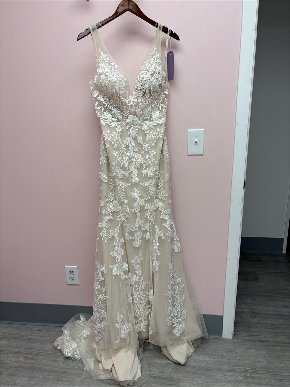 Maggie Sottero Greenly 20MT284 Lace Appliqué V-Neck Bridal Gown Ivory and nude - Picture 2 of 8